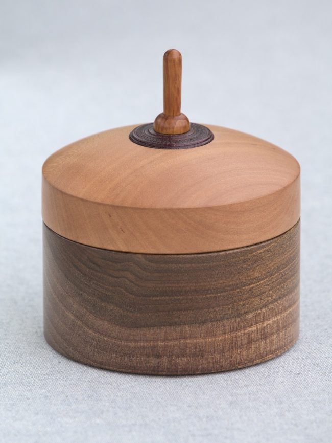 SCHMUCK_Dose_Walnuss_Birne_Weißdorn